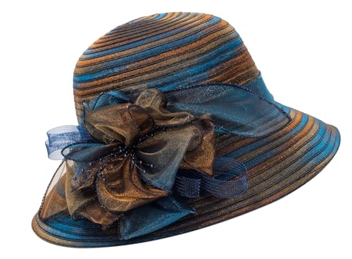 Robe d'église Derby sublimée par un chapeau bibi en organza chic