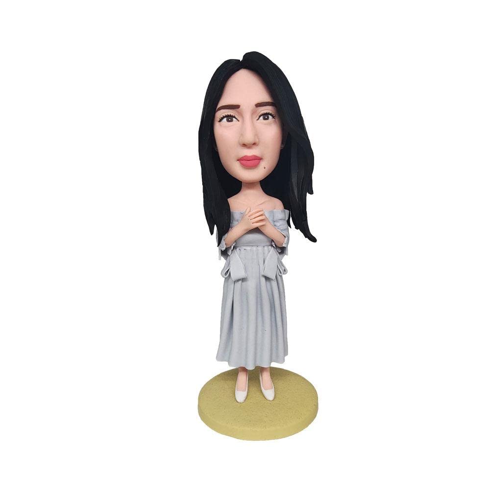 Niestandardowa figurka Bobbleheads spersonalizowana lalka, dziewczyna z szarą sukienką, niestandardowy bobblehead, figurki z pomponem, ręcznie robiona spersonalizowana rzeźba, prezent dla kobiet