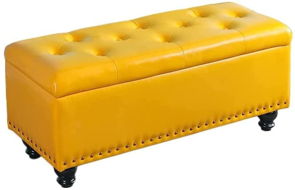 Tabouret de rangement près du canapé pour vos soirées salon