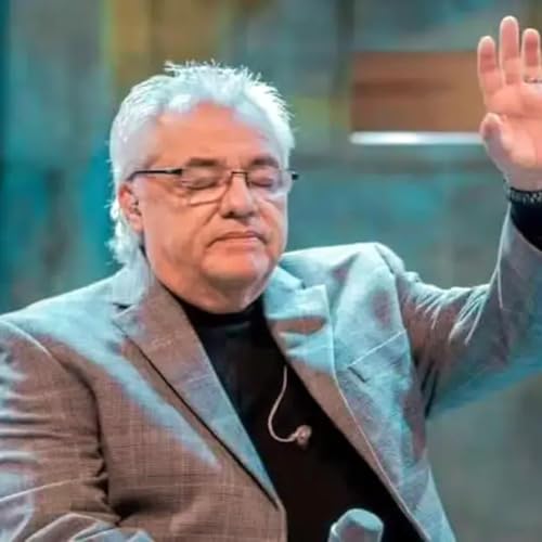 Cantante cristiano Danny Berrios se encuentra hospitalizado