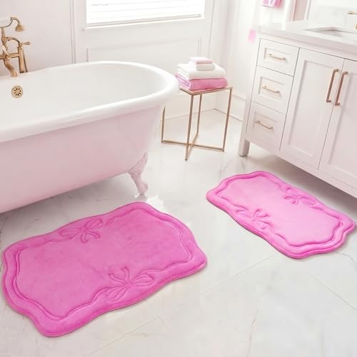 Juicy Couture Conjunto de tapete de banho acolchoado de 2 peças de espuma viscoelástica 43 x 61 cm / 50 x 81 cm com borda de fita recortada rosa choque antiderrapante