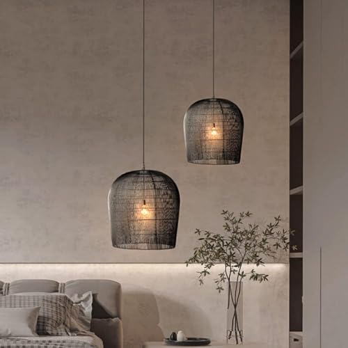 Lustre noir en rotin pour décoration de boutique chic