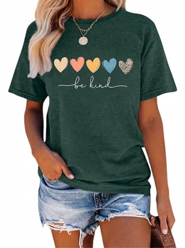 女性用グラフィックTシャツ サマーカジュアルトップス 半袖Tシャツ ゆったりフィット ブラウス, 06 Heart Kind Dark Green, Mediumの商品画像（Amazon）