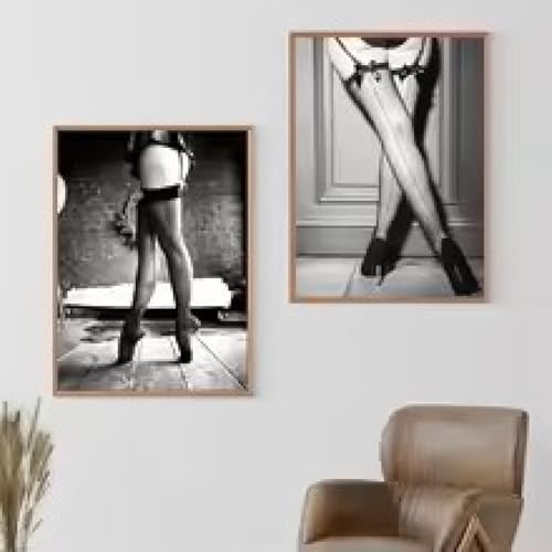 Affiche chaussettes longues sexy en noir et blanc cadre 50x70 cm XBTYKPB