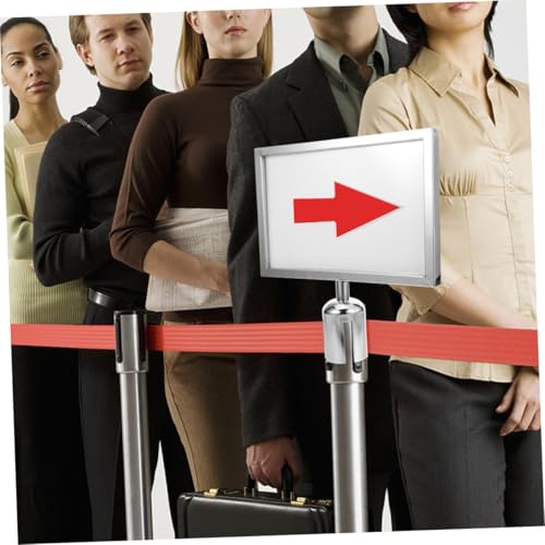 Signalisation aéroportuaire durable avec cadre inox argenté