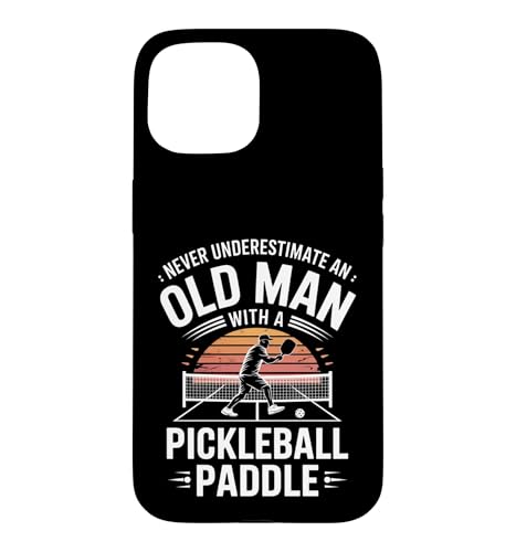 Funny Never Underestimate Old Man Pickleball �i�� �X�}�z�P�[�X iPhone 15 �p