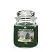 Yankee Candle Świeca zapachowa w średnim słoiku, wiecznie zielona mgiełka Alpine Christmas Collection, czas palenia do 75 godzin
