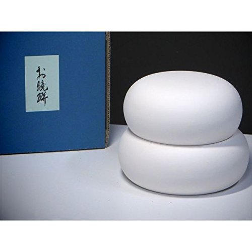 やまこう ★神具■ きがいい 鏡餅 大 ■陶器■サイズ約 上 高さ8.5cm×幅Φ18.5cm 下 高さ8.5cm×幅Φ22㎝の商品画像（Amazon）