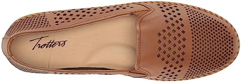 Trotters Women's Royal Loafer, Luggage, 7 Wide | Image 4