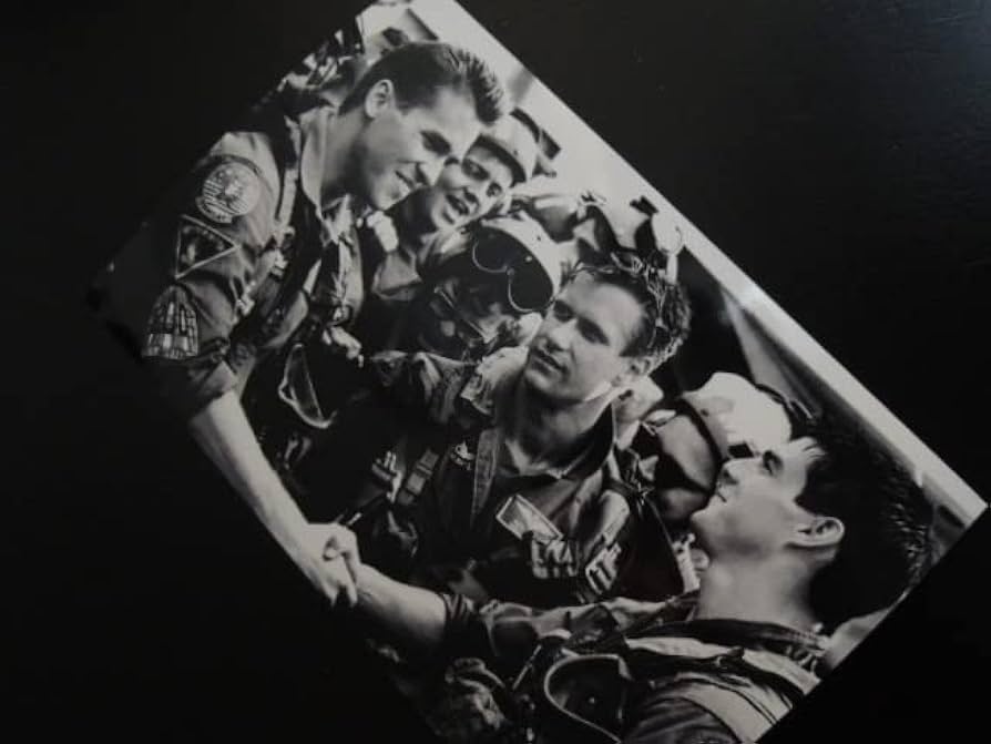 セール中…トム・クルーズとケリー・マクギリス直筆サイン入り大型写真‥トップガン セール中…トム・クルーズとケリー・マクギリス直筆サイン入り