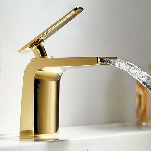 Robinet cascade doré pour lavabo afin de créer une salle de bains zen