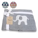 baby erstlingsjäckchen EINFACH HÜBSCH GESTALTET: Die Wendedecke kommt in grau melange / beige mit Punkten und niedlichem Elefanten-Aufnäher. Sie ist mit großer Liebe für Babys und Eltern entworfen. Mit diesem tollen Design darf diese Neugeborenen-Decke in keinem Kinder- und Baby-Zimmer fehlen. Dank der neutralen unisex Farben ist sie für Jungen und Mädchen geeignet und passt in jedes Baby-Zimmer und Kinderwagen ♥