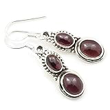 Das dezente, aber doch ein wenig verspielte Design dieser Ohrstecker wertet jedes Outfit auf. Sie können Sie im Alltag, aber auch zu Feiern, wie Hochzeiten, Geburtstagen usw. tragen. Auch als Geschenk eignen sich die Schmuckstücke ganz hervorragend. Sei es als Geburtstagsgeschenk, Weihnachtsgeschenk, als Geschenk zum Jahrestag, zum Valentinstag, oder ,einfach nur so'.Damit Sie die Ohrringe direkt verschenken können, erhalten Sie sie in einem kleinen Stoffbeutel verpackt.