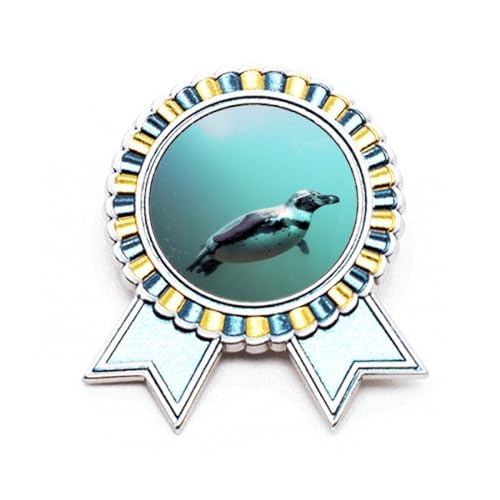 Broche pingouin en métal sculpté et détails de la mer de taille M