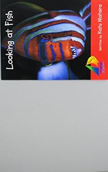 Paperback Looking at Fish: Leveled Reader Book