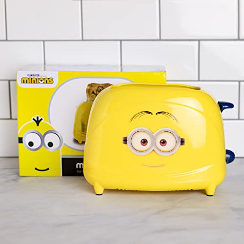 Uncanny Brands Minions Dave 2-Slice Toaster- Toast Iconic Minion On Your Toast #TOP1