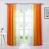 Voile eignet sich durch seine variantenreichen Farben und Dessins hervorragend für Freihand-Dekorationen zur individuellen Fenster- und Raumgestaltung.