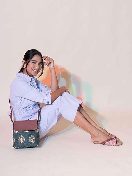 Vegan Leather Flap Sling Bag for Women – Stylish Crossbody Handbag with Adjustable Strap & Zipper Pockets, Compact Purse for Travel & Everyday Use