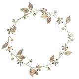 Estilo clásico y elegante con decoración en hojas doradas.
