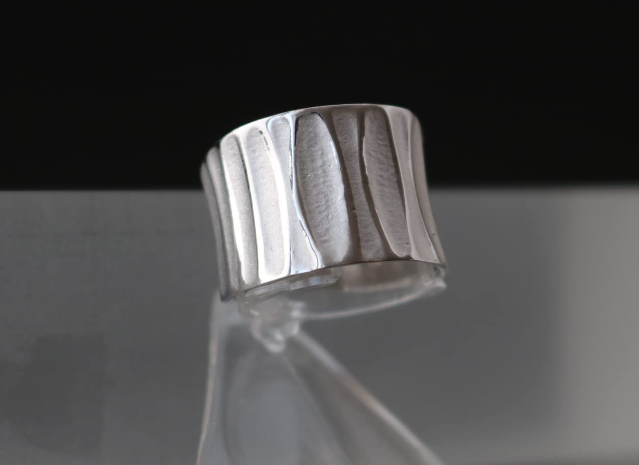 Massiver Silberring mit Wellenmuster – Breiter Damen Bandring aus 925er Sterling Silber, eleganter Schmuck für jeden Anlass, modischer Stil | RG: