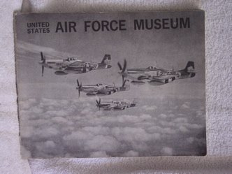 Paperback The United States Air Force Museum: Official Guide Book