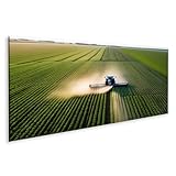 islandburner Bild auf Leinwand Ein blauer Traktor durchquert eindrucksvoll ein üppiges, grünes Feld Kinderzimmer Landmaschinenhandel Leinwandbild