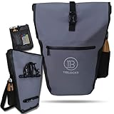 NEU - INNOVATION: Für unsere Fahrradtaschen für Gepäckträger verwenden wir widerstandsfähiges und wasserdichtes Material, das zum Großteil aus sehr leichtem RECYCELTEM KUNSSTOFF (rPET) hergestellt ist. Mehr als 138 Millionen Tonnen Kunststoff schwimmen im Meer! Anstatt neuen Kunststoff zu produzieren nutzen wir ein innovatives Verfahren, welches aus altem Plastik ein Material für unsere Hinterradtasche bereitstellt.