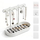 Expositor de joyas pequeño con 5 sacos para joyas, multifuncional con bandeja inferior, soporte para pendientes, almacenamiento de joyas para collares, pulseras, brazaletes, anillos, relojes, perfumes