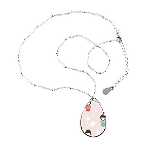 Collier motif répétitif illustration japonaise avec pendentif goutte et chaîne fine
