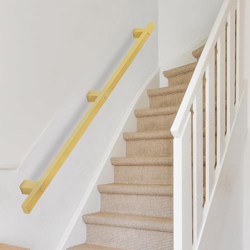 Rampe d'escalier en métal doré pour sublimer votre décoration d'intérieur chic