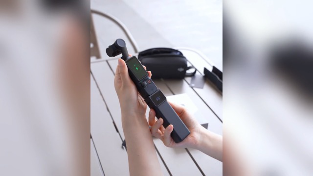 Lot DJI Osmo - 3 Batteries, Chargeur, Micro Et Support Griffe (occasion)