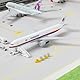 QIYUMOKE 1/300 Malaysia 777 Flugzeugmodell aus Metalldruckguss für Boeing 777 Flugzeugmodell mit Ständer für Erwachsene (8,3 Zoll) Geschenk für Luftfahrt-Enthusiasten, Desktop-Display-Dekoration