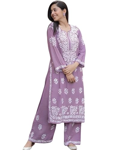 Image of Women's Cotton Blend Lucknowi Embroidered Chikankari Straight Kurta with Pant Set