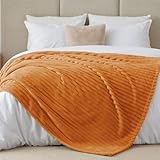 BEDELITE Kuscheldecke Flauschig Decke Groß - weiche Flanell Decken Orange 220x240 für Bett, Deko Streifen Cord Fleecedecke als Tagesdecke für Schlafzimmer, XXL Blanket Wide Use