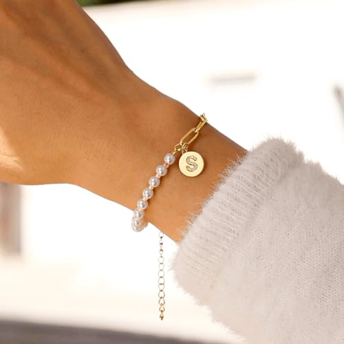 Turandoss Gifts for Her - Initial Pearl Bracelets for Women Teen Girls Gifts Personalized Gold A-Z Initial Charm Paper Clip Chain Pearl Bracelets for Girls Bridesmaid Wedding Gifts3