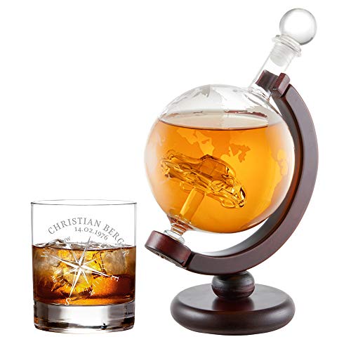 AMAVEL Set de Dégustation de 2 Pièces, Carafe Globe Voiture et 1 Verre Tumbler à Whisky, Gravure Nom Date Rose des Vents, Volume 320 ML et 650 ML Cover