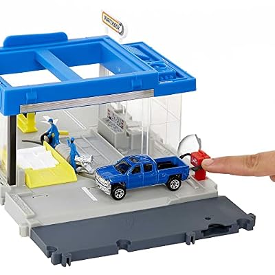 Matchbox Action Drivers Auto Shop Playset with 1 Chevy Silverado, Moving Parts & Figures, Toy for Kids 3 Years Old & Up