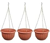 Maceteas contiene un disco que se coloca en el fondo que permite que el agua drene y no se encharque la tierra. El agua sobrante se acumula en el fondo y se evaporando por un orificio lateral.