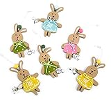 Kleine süße Holz Osterhäschen mit Schnur zum Aufhängen. Die Hasen werden gerne an Freunde, Kinder, Kollegen, Mitarbeiter, Gäste oder Kunden als Ostergeschenk verschenkt.