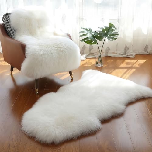 AMFUN Faux Lammfell Schaffell Teppich, Longhair Flauschiger Teppich, Flauschiger Schaffell Lammfell Fellteppich Waschbar, Weicher Fell Carpet für Stühle Sofa Schlafzimmer(Weiß, 60 x 90 cm)