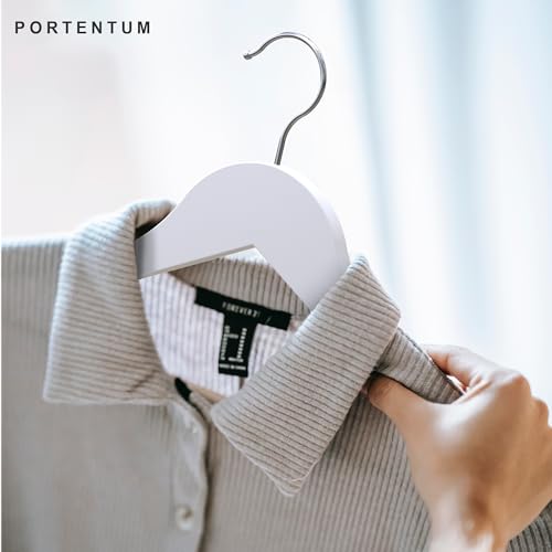 PORTENTUM Kleiderbügel aus Holz, 20 Stück, Weiß. Für alle Kleidung, 360º Drehbarer Haken, Hosenbügel, Rutschfester Kleiderbügel für Anzüge, Jacken und Hemden, Kerben für Kleider und Blusen