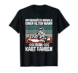 Unterschätze niemals einen alten Mann beim Kart fahren. Lustiger Spruch für Rennfahrer und Rentner.