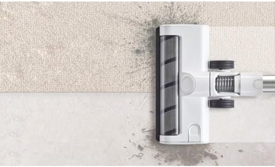 Close-up of the EZIclean Cyclomax R22 Station brush head on both carpet and hard floor surfaces.