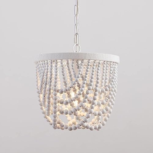 Lustre bohème en perles de bois blanc pour une chambre de fille