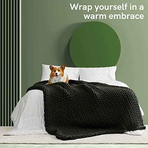 YnM Weighted Blanket, Handmade Chunky Knitted Design, Soft and Cozy, Temperature Regulating and Breathable, Machine Washable Throw for Sleep or Home Decor (Forest Green, 60x80 Inch, 20lbs)