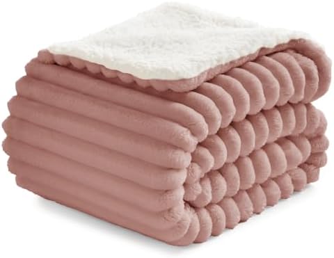 BEDELITE warme Decke Sherpa Kuscheldecke Flauschig Altrosa 150x200 | dicke Deko Fleecedecke, Cord Überwurf für Wohnzimmer und Schlafzimmer, weiche Wohndecke, Tagesdecke, das ideale