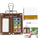 【Materiales de Alta Calidad】Nuestro kit de paleta de acuarela de 8 cuadrículas está diseñado con madera de nogal de alta calidad, lo que garantiza resistencia y durabilidad. Además, el cuaderno de dibujo incluye un acabado de tela de algodón y lino, con papel grueso y libre de ácido, ideal para trabajar con acuarelas, lápices de colores y otros medios.