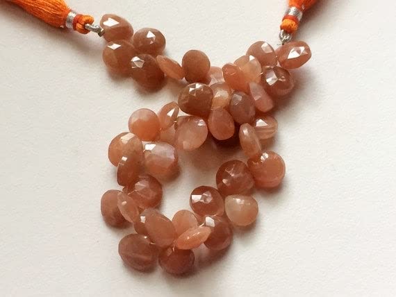 Collier pierre de lune pêche naturelle en cœurs pour sublimer vos tenues d'été