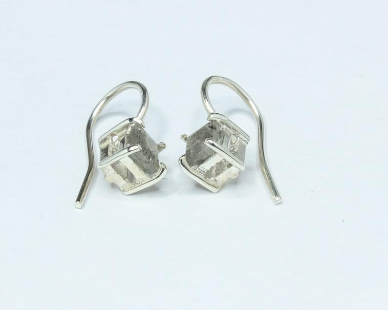 Labradorite naturelle boucles d'oreilles pendantes, un reflet unique