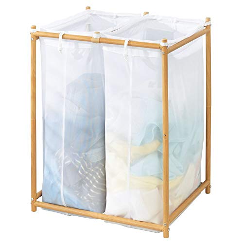 mDesign Cesto para ropa sucia para lavadero – Con 2 bolsas para la colada de tejido de malla transpirable – Mueble de baño de madera de bambú para guardar ropa sucia y ahorrar espacio – blanco/natural
